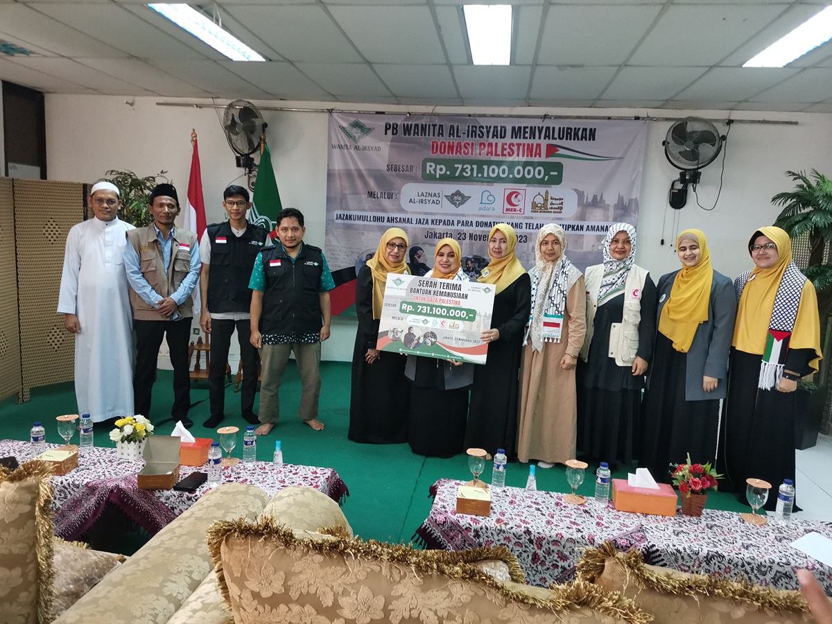 PB WANITA AL-IRSYAD MENYALURKAN DONASI PALESTINA