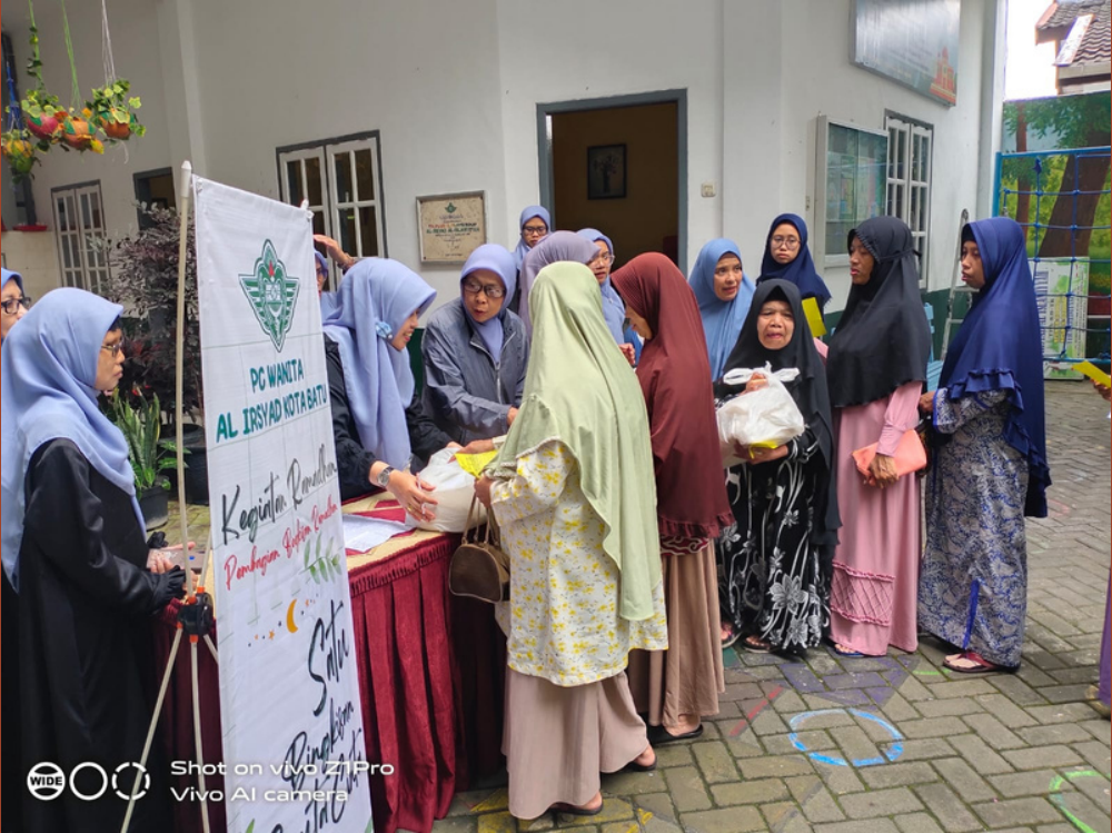 Pembagian Paket Sembako Sejuta Cinta