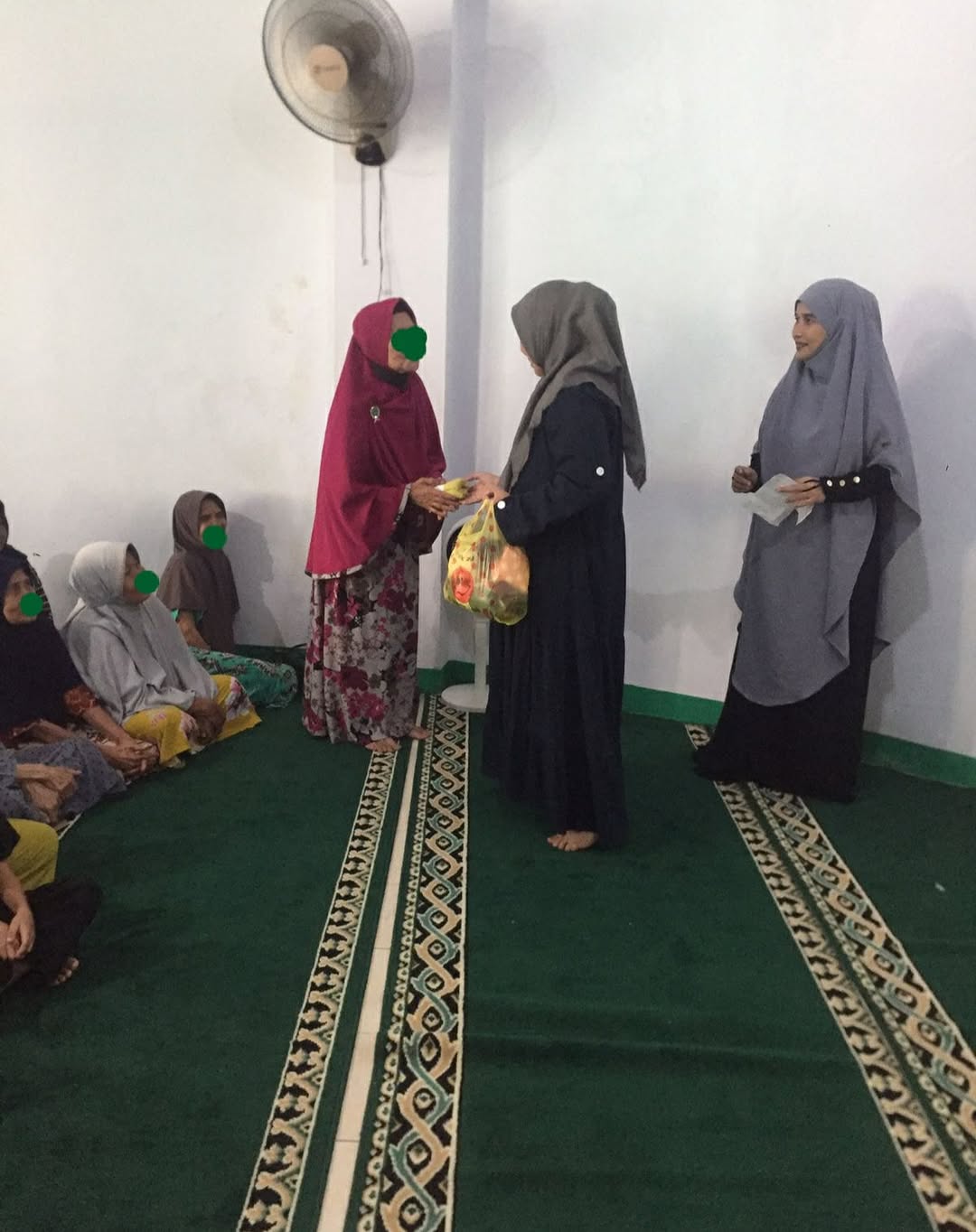 Berbagi Sembako kepada Dhuafa 