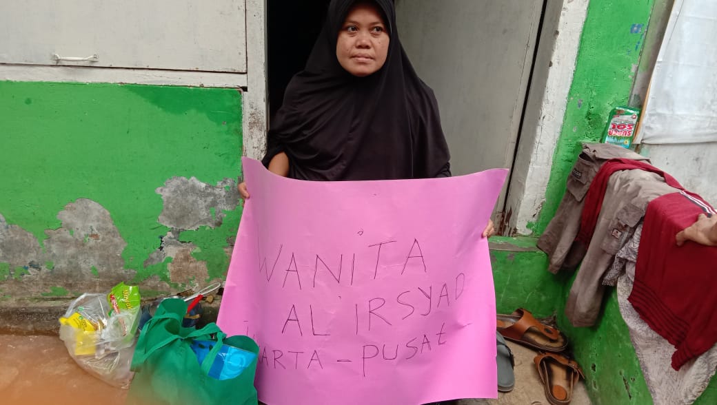 Pembagian Sembako Wanita Al-Irsyad Jakpus