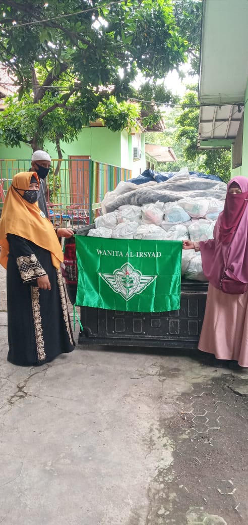 Wanita Al-Irsyad Kembali Tebar Sembako di DKI & Bekasi