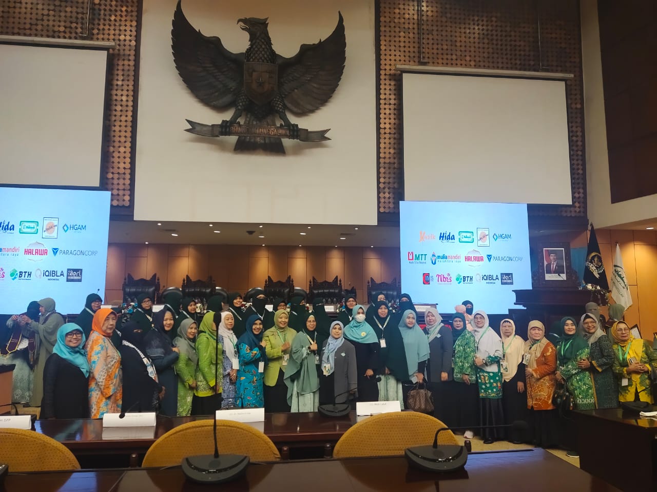 Menghadiri Pembukaan Munas VI Muslimat Hidayatullah 